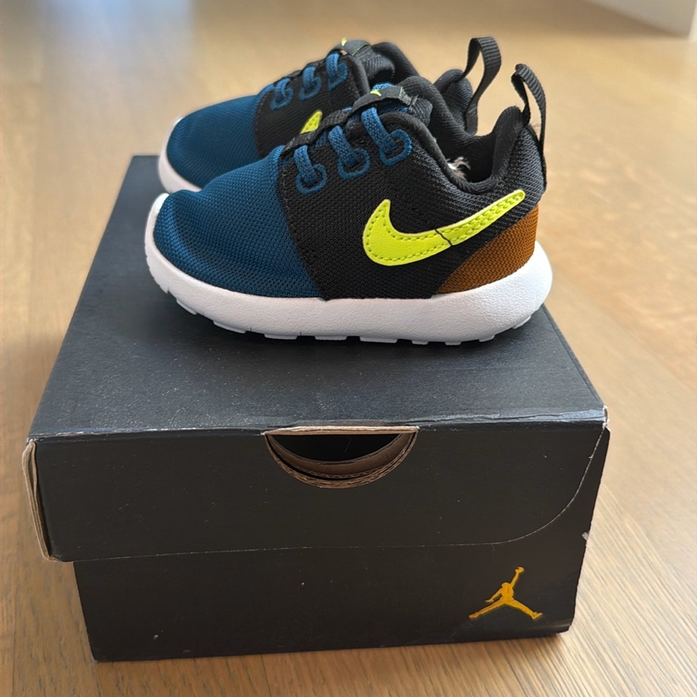 Infant Nike Roshe One Sz 4c
